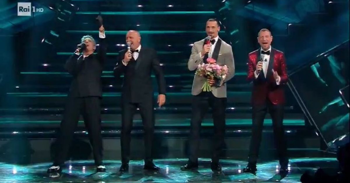 Ібрагімович на мотоциклі фаната приїхав на музичний фестиваль і заспівав з відомим тренером (відео)
