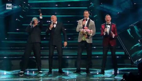 Ібрагімович на мотоциклі фаната приїхав на музичний фестиваль і заспівав з відомим тренером (відео)