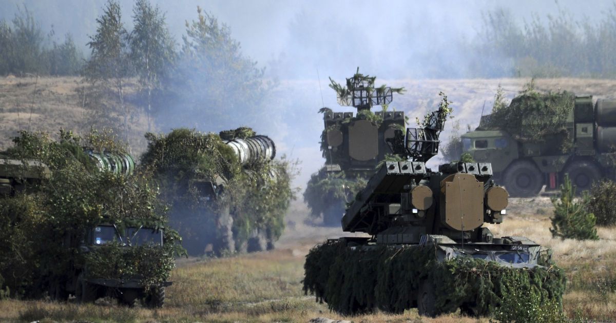Россия и Беларусь проведут в марте совместные масштабные военные учения