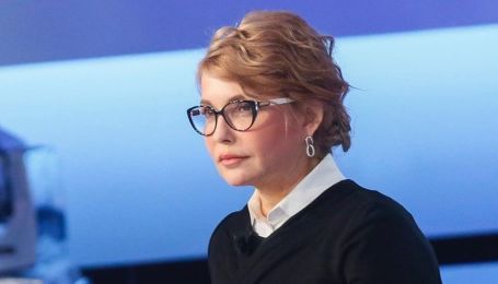 З букетом тюльпанів і в сукні з блискавкою: Юлія Тимошенко поділилася святковим фото