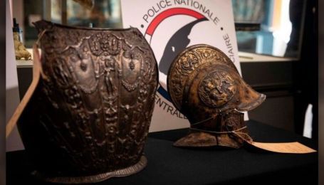 В Лувр вернули доспехи эпохи Возрождения похищенные 40 лет назад
