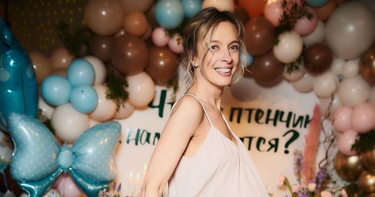 Василіса Фролова показала новонародженого сина