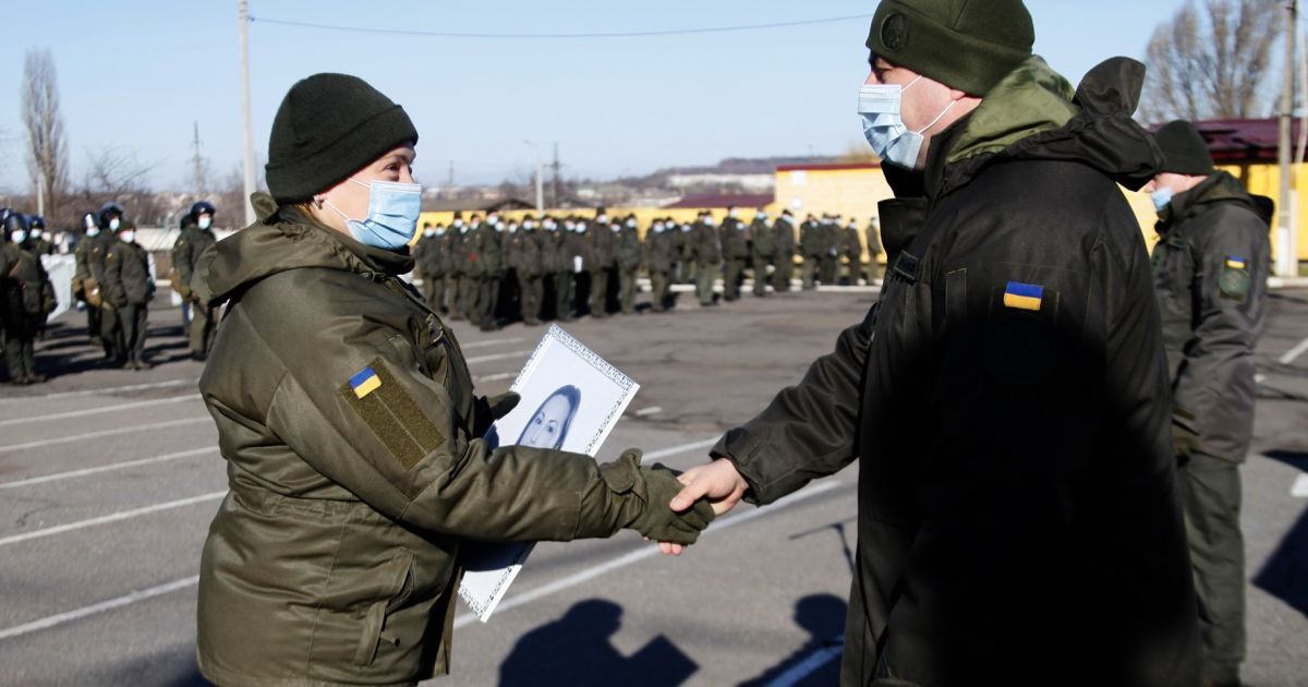 У Кривому Розі привітали жінок-військових, які служили в зоні ООС