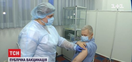 "Публічна вакцинація": журналісти ТСН на собі перевірили, як відбувається щеплення від COVID-19