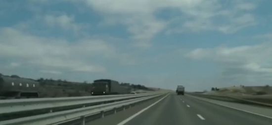 Оккупанты взимают в Крым военную технику: колонну автомобилей России показали на видео