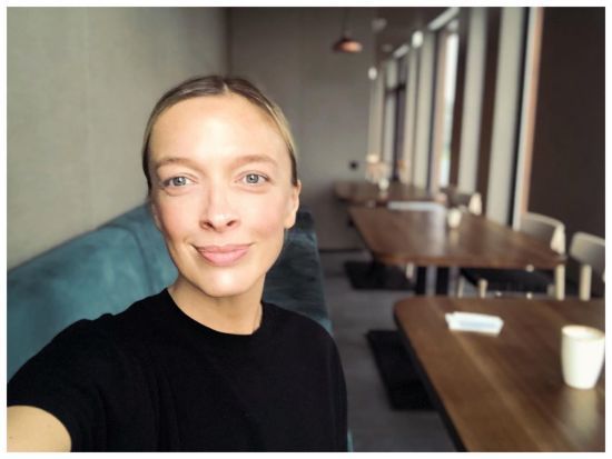 Василіса Фролова в обтислій майці розсекретила, скільки втратила кіло після пологів