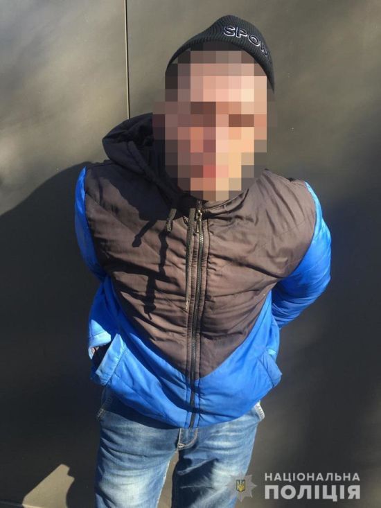 Грабував дітей та здавав здобич у ломбард: у Києві затримали зухвалого грабіжника