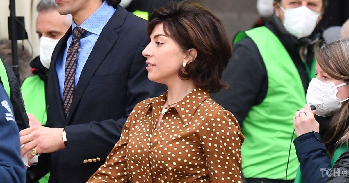 У сукні polka dot і з пиріжком: Леді Гагу сфотографували в Мілані