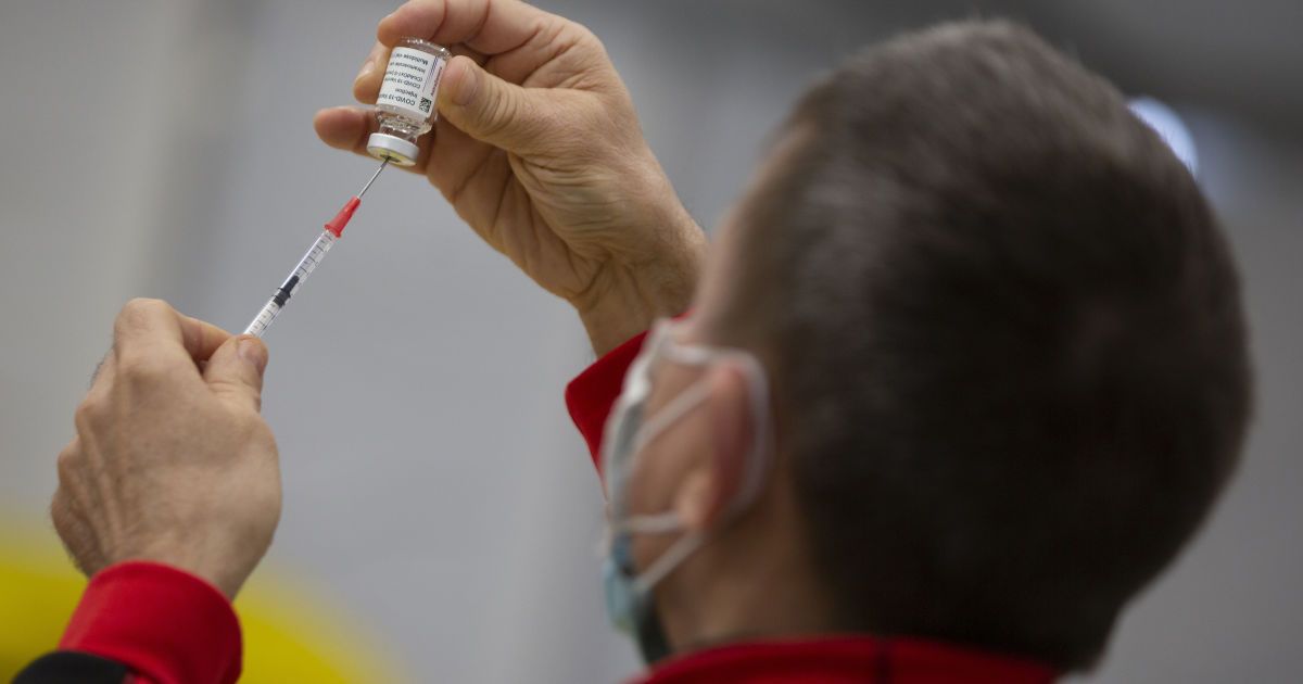 Эксперт предполагает, что вакцина AstraZeneca не понадобится для вакцинации в США — Reuters