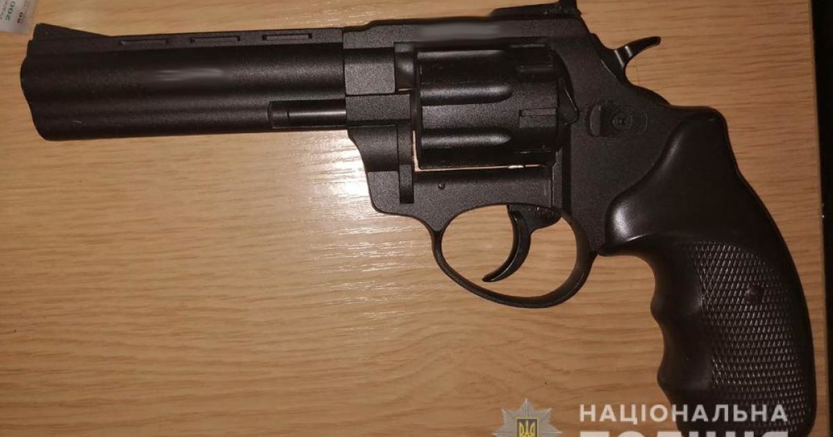 Купував стартові пістолети і переробляв у бойові: у Одесі затримали майстра з виготовлення зброї