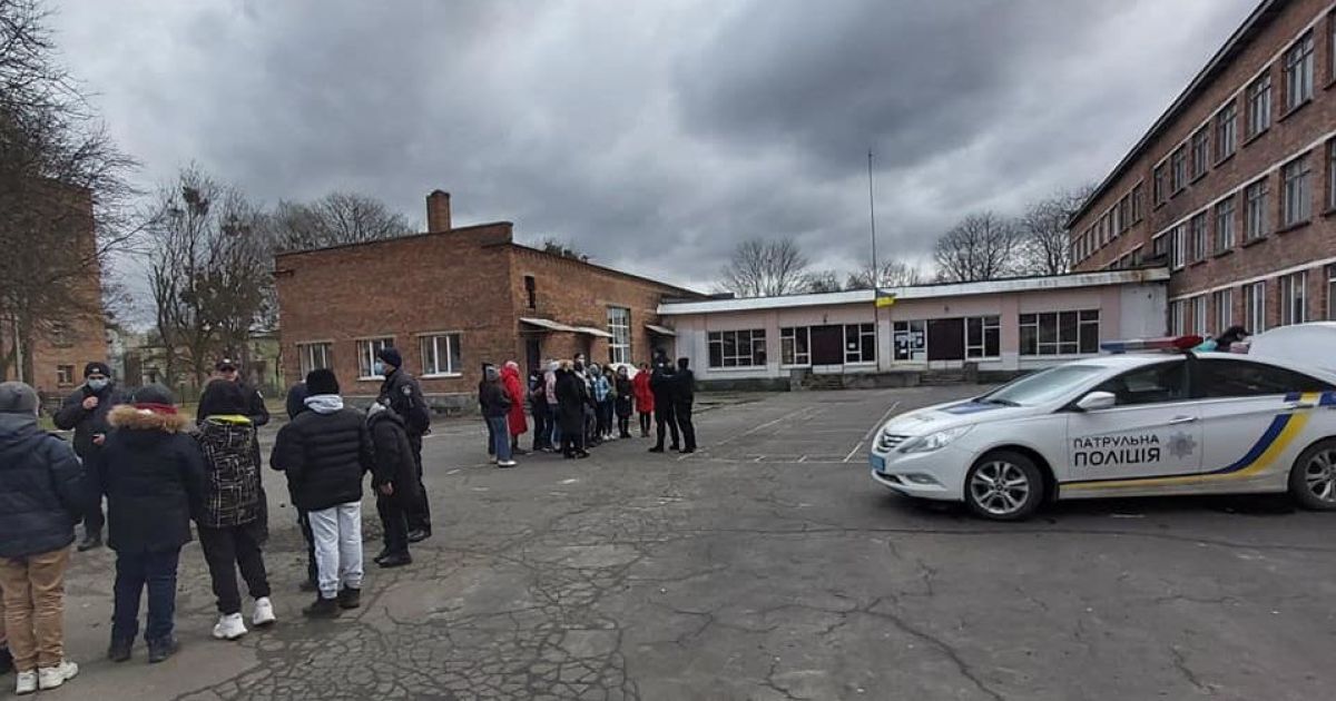 Пропустив 700 уроків: у Львівській області оштрафували матір за прогули сина