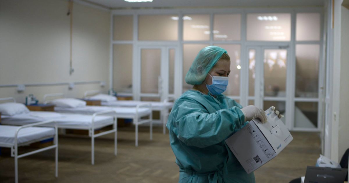 Железнодорожное и авиасообщение со Львовом могут закрыть: Садовый анонсировал усиление карантина