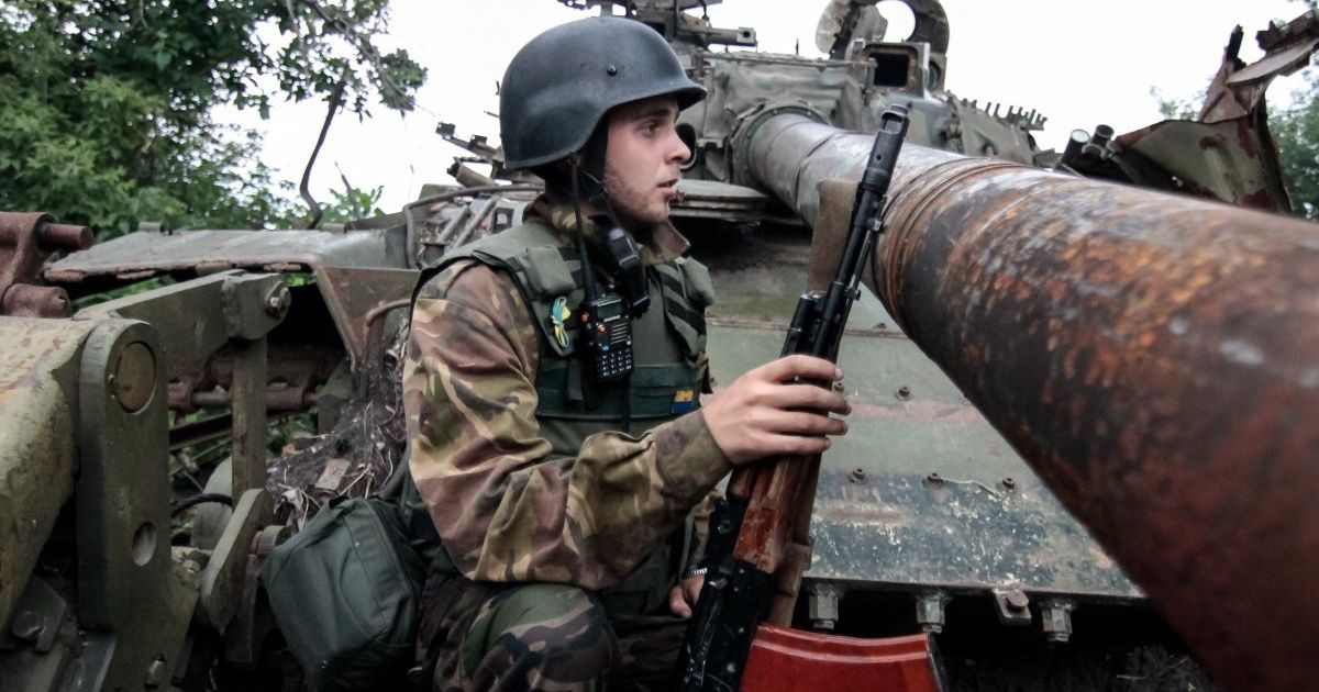 Після стягування Росією військ до кордону та посилення обстрілів на Донбасі ТКГ провела екстрену зустріч