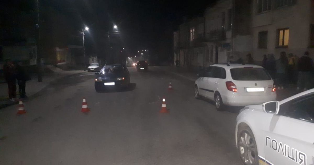 У Львівській області пішохода збило одразу два авто: фото