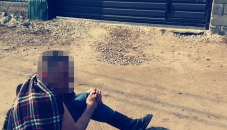 Повалил на землю и начал душить: под Киевом мужчина на улице набросился на незнакомую девушку