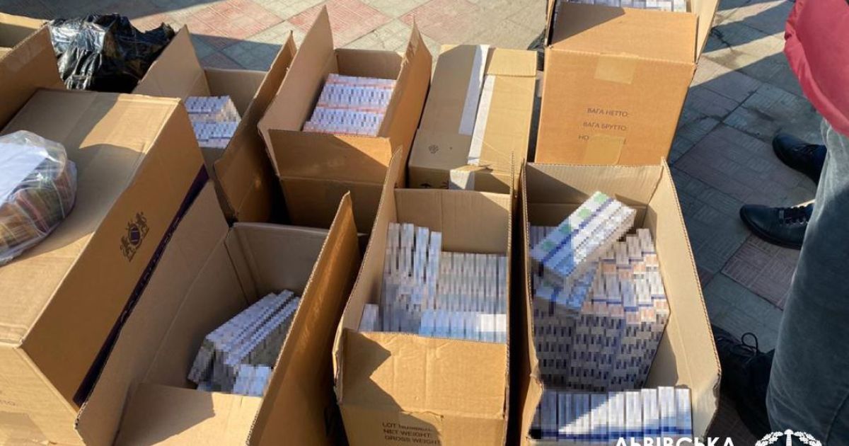 Во Львовской области разоблачили склад контрафактных сигарет на 18 млн грн: фото