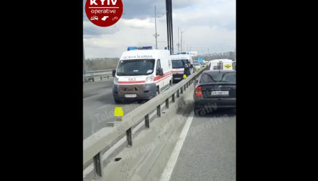 С Северного моста в Киеве упал мужчина и разбился насмерть: видео
