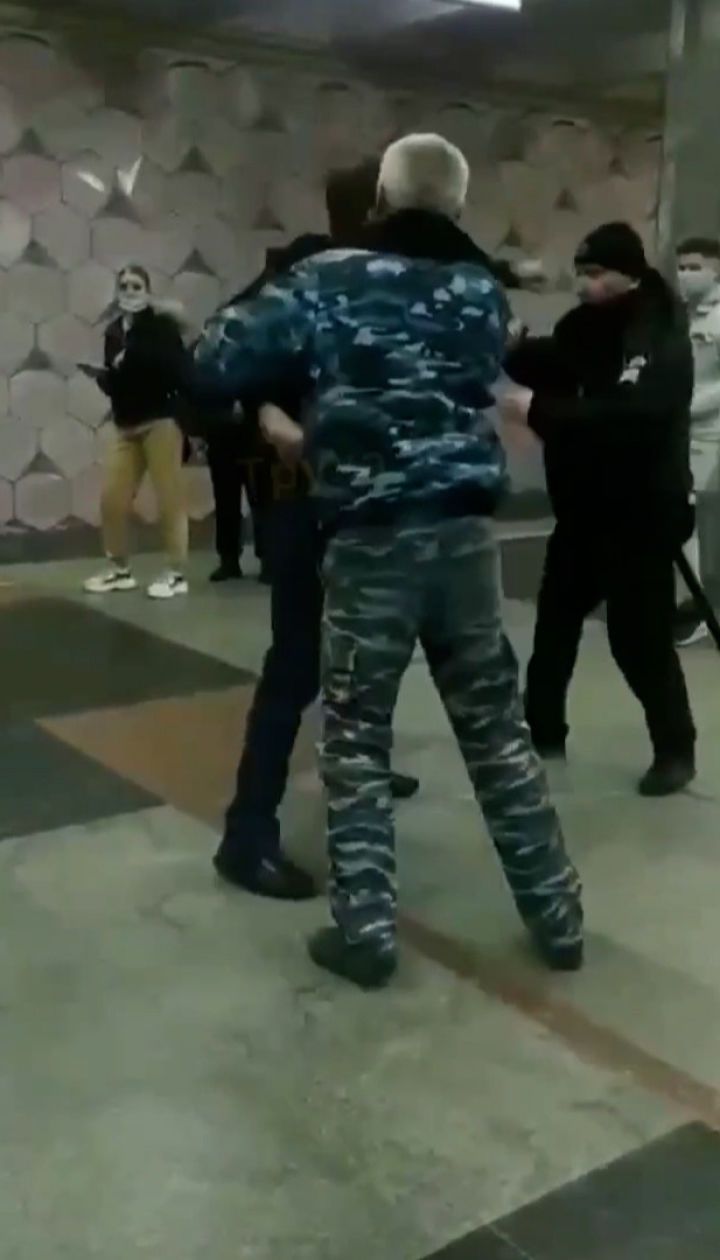 В метро Харькова через маску произошел конфликт