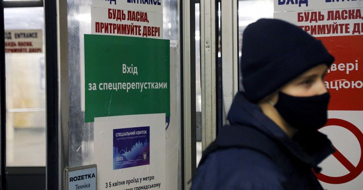 Дефіцит спецперепусток: у Кличка розповіли, коли внормується ситуація