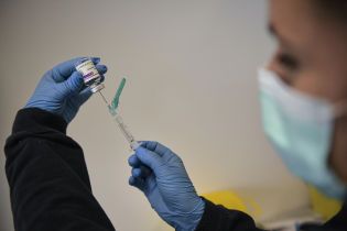 Вакцинація від коронавірусу: у МОЗ повідомили, скільки українців отримали щеплення станом на 16 травня