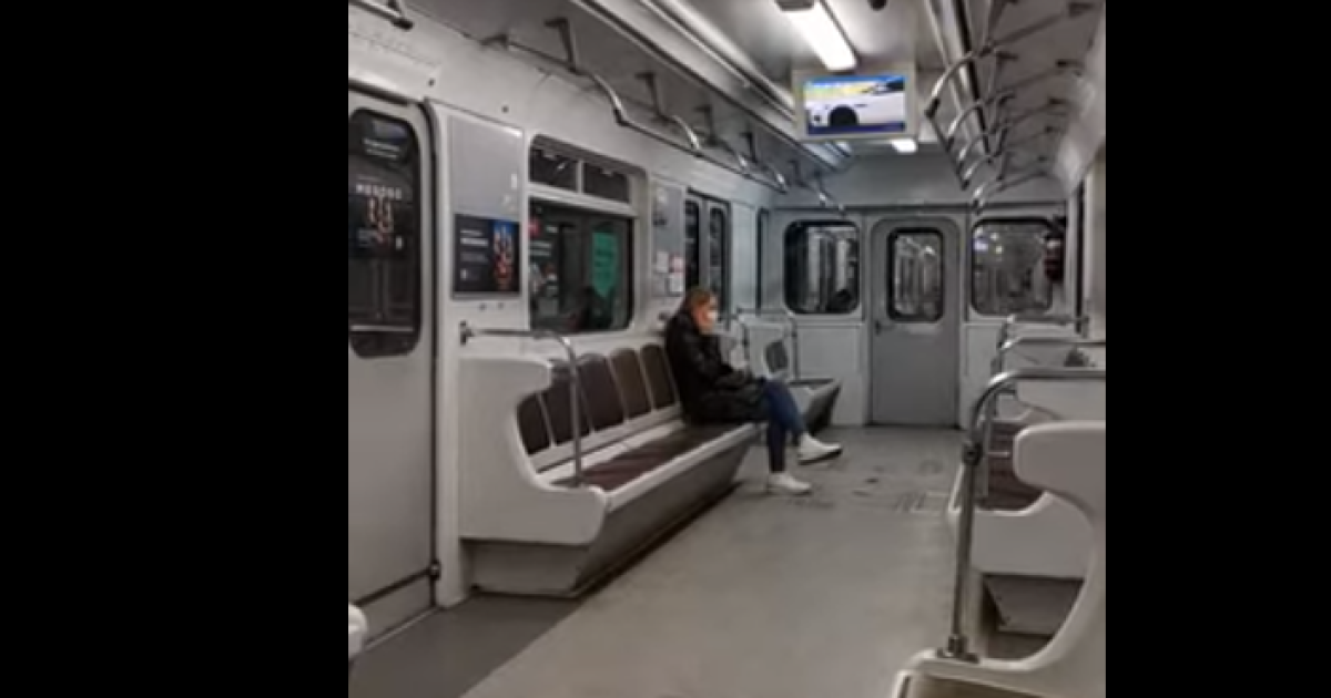 Столица остановилась в пробках: в Киеве показали видео с пустого метро