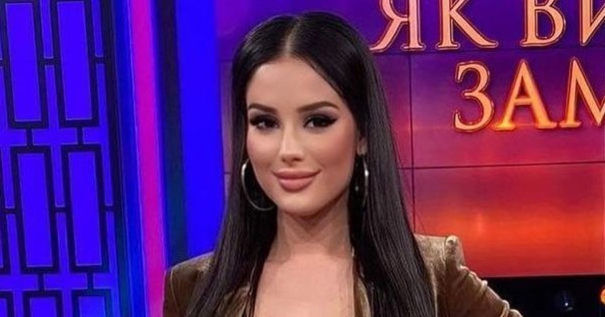 Вот это да: участница шоу "Холостяк-11" продемонстрировала шпагат в салоне красоты