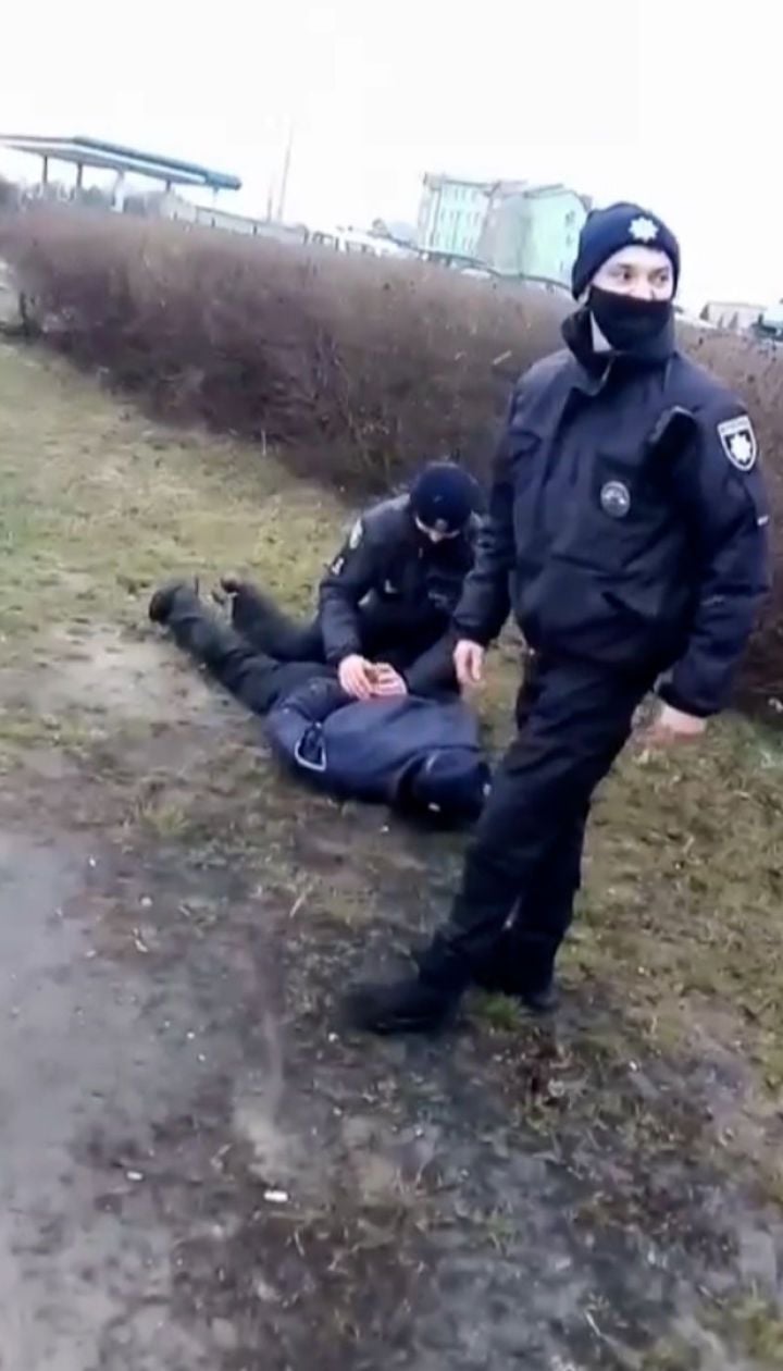 У Луцьку через зупинення машрутки пасажири почубилися з копами