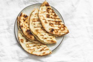 Постные лепешки с картофельной начинкой: простой рецепт