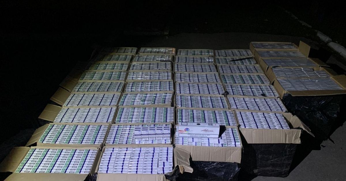 На Буковині водій втікав від прикордонників з контрабандним куривом на пів мільйона гривень