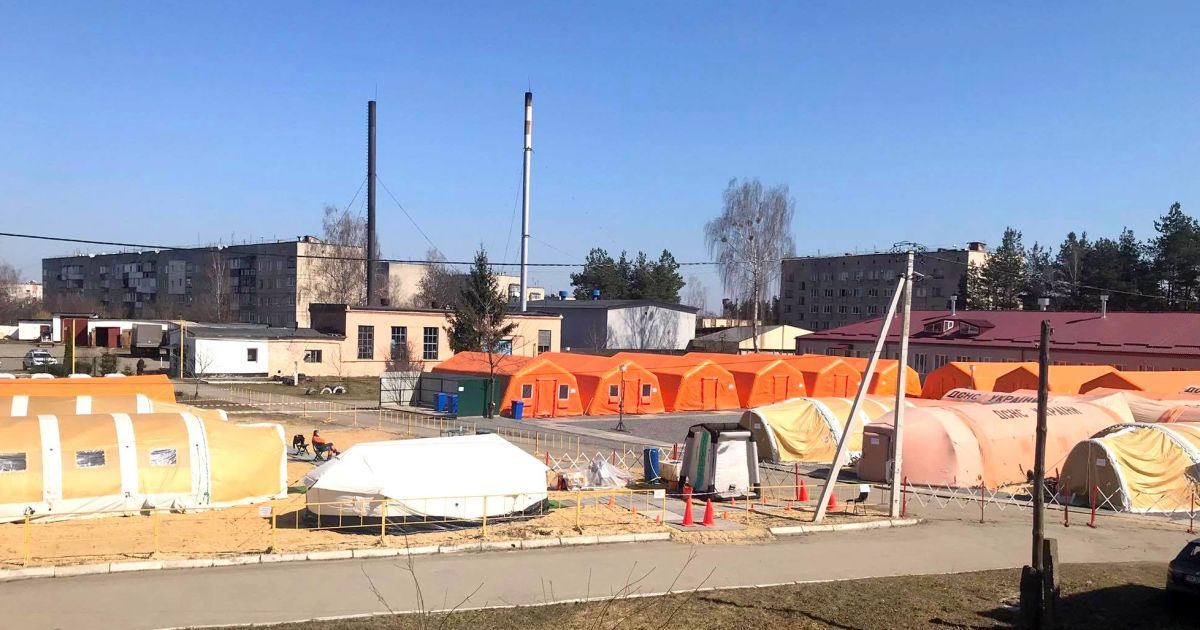 В Хмельницкой области в мобильный госпиталь госпитализировали первых больных коронавирусом: подробности