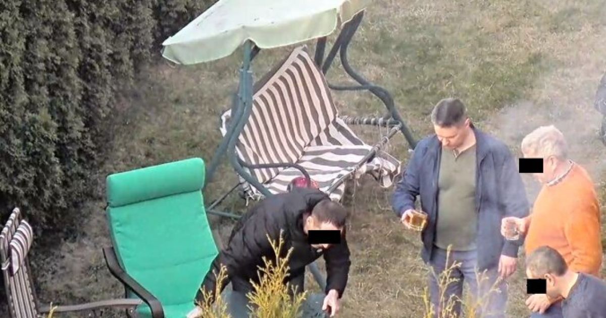 Дипломат РФ, пренебрегая карантином, устроил шумную вечеринку в Риге и показывал соседям средние пальцы