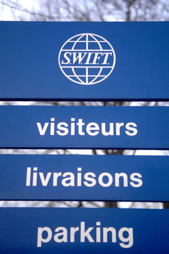 У Європарламенті обговорюють можливість відключення Росії від SWIFT