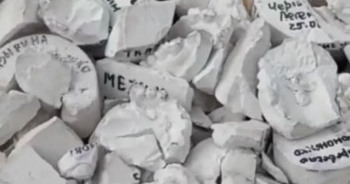 Ноу-хау у боротьбі з поганими дорогами: у Запоріжжі яму засипали зліпками щелеп (відео)