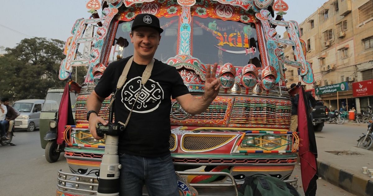 "Світ навиворіт": Дмитро Комаров познайомиться з "людиною-лисицею" і спробує змінити її життя
