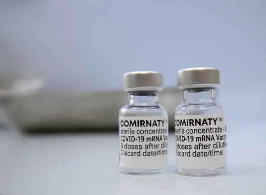 У США готуються вакцинувати Pfizer підлітків