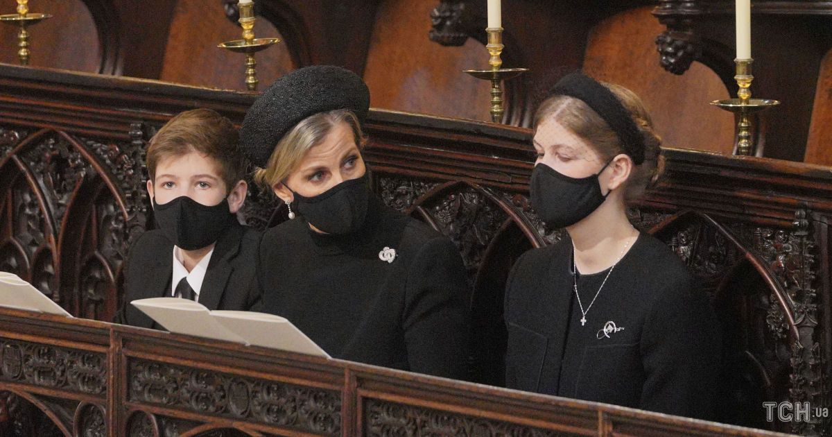 Взяли з собою дітей: принц Едвард і графиня Софі на похороні принца Філіпа