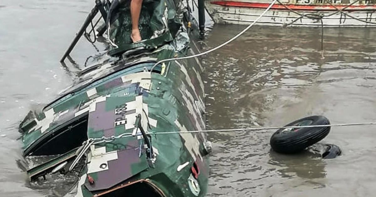 У Перу п'ятеро військових загинули внаслідок падіння вертольота в річку: фото