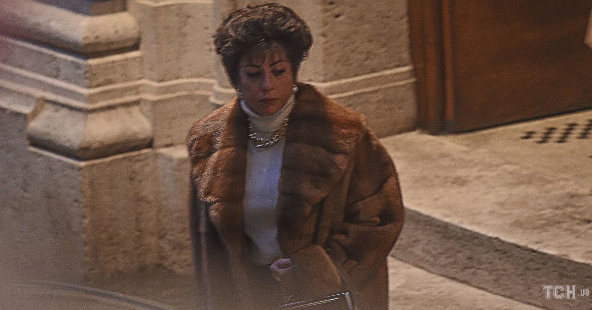 В норковой шубе и с грустным лицом: Леди Гага на съемках фильма в Риме
