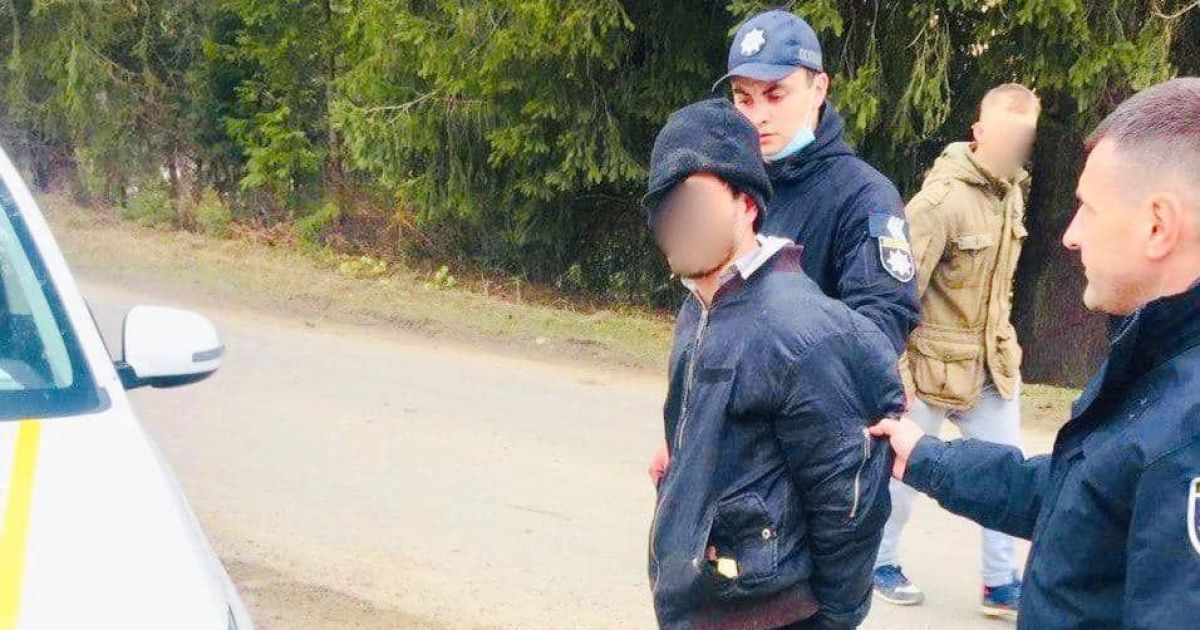 Завдав удару кухонним ножем: на Прикарпатті чоловік зарізав свого товариша (фото)