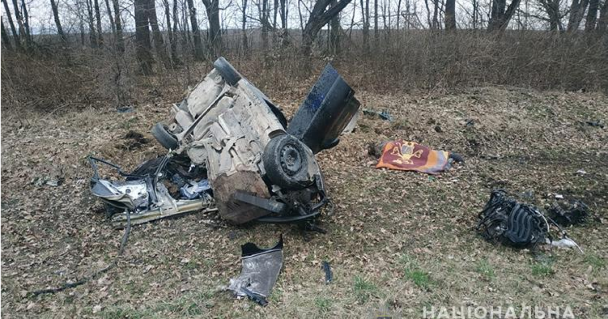 Автомобіль врізався у вантажівку та перекинувся: у Тернопільській області сталась смертельна ДТП (фото)