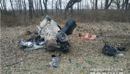 Автомобіль врізався у вантажівку та перекинувся: у Тернопільській області сталась смертельна ДТП (фото)