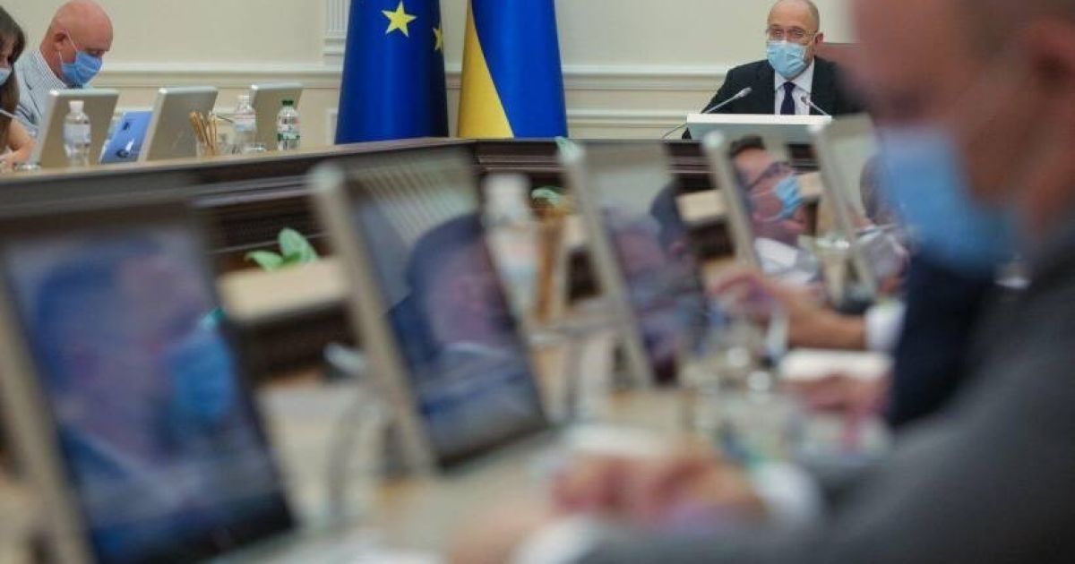 Чиновники будуть "тиснути" на акціонерів банків для повернення українцям 230 млрд грн