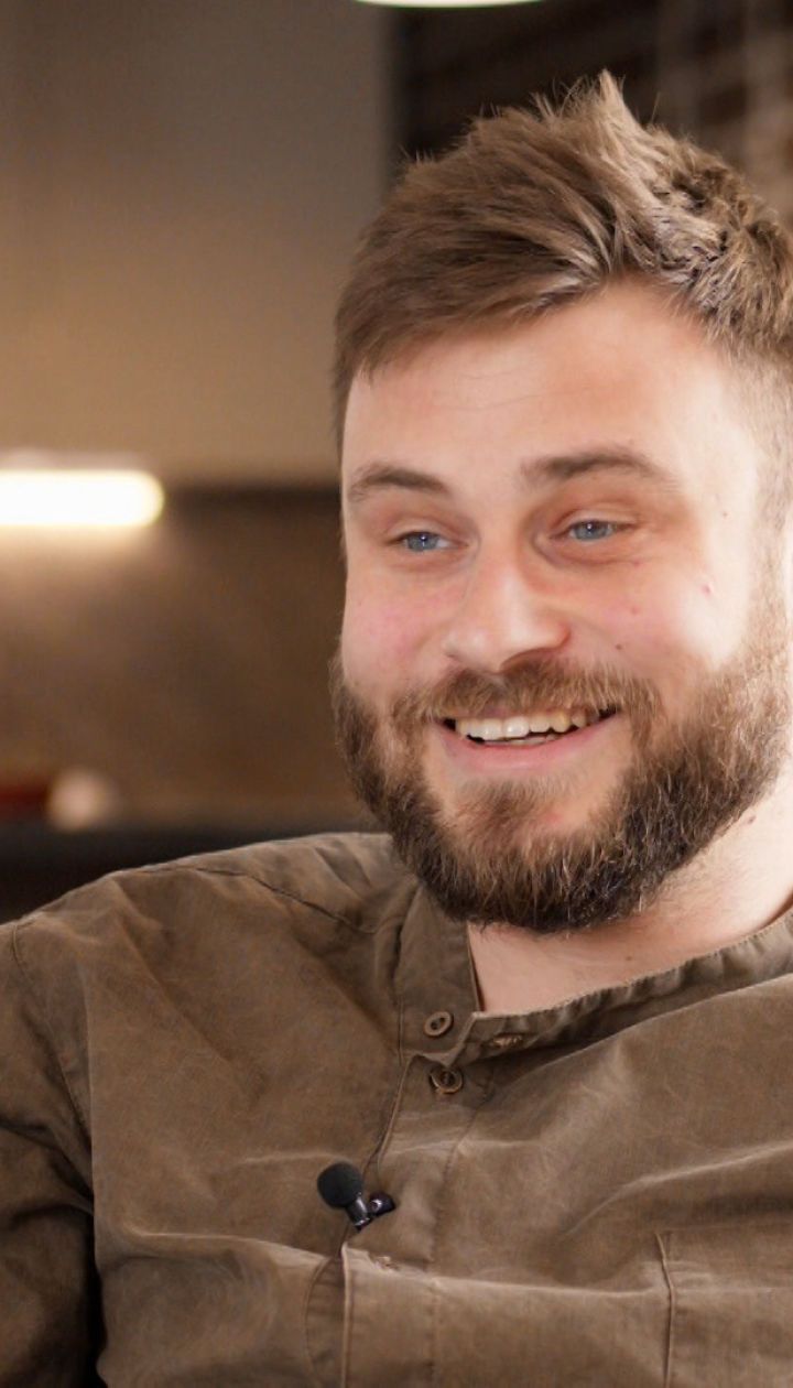 Егор Гордеев показал "ЖВЛ" свою холостяцкую квартиру