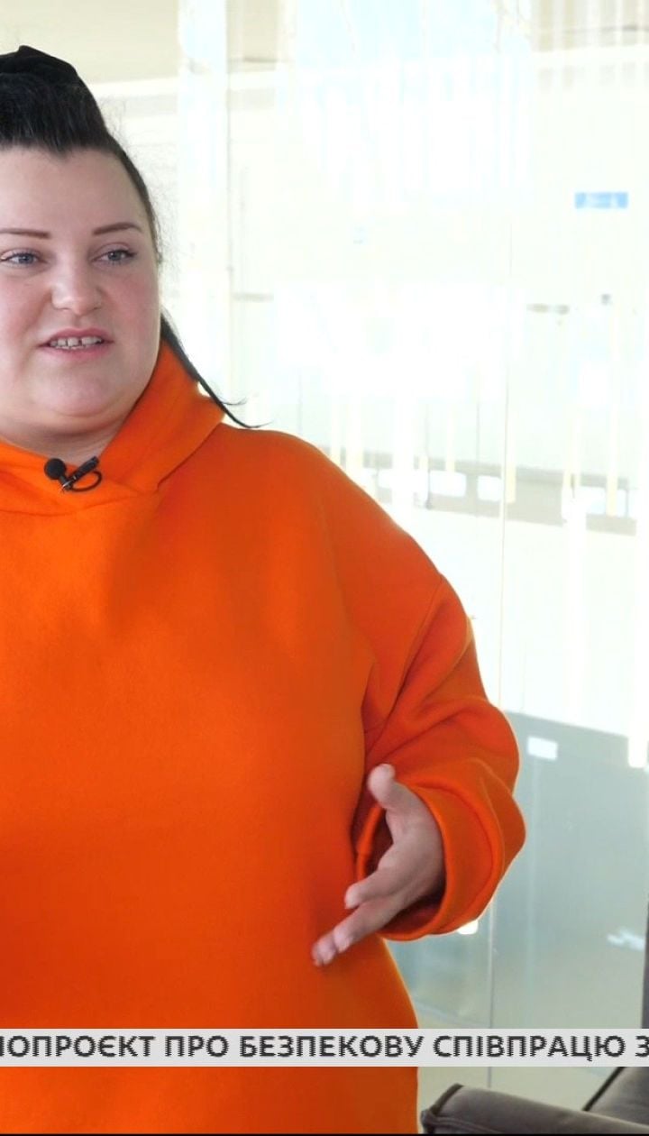 Проект "Звездные легкие": рэперша Alyona Alyona показала свои легкие на всю страну