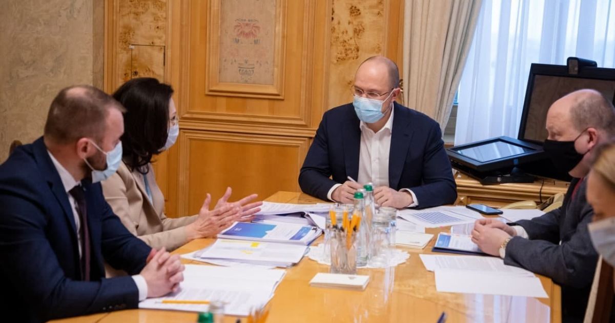 Шмыгаль рассказал, сколько госслужащих сократят до конца года