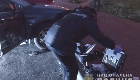 Забрал 5000 долларов: в Киеве задержали грабителя, который угрожал матери с дочерью пистолетом (видео)