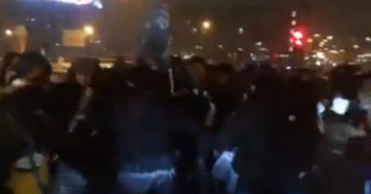 В Москве разъяренные валютные заемщики перекрыли улицу