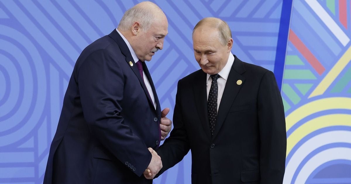 По мнению Виталия Портникова, Лукашенко солидарен с Путиным в пренебрежении международным правом