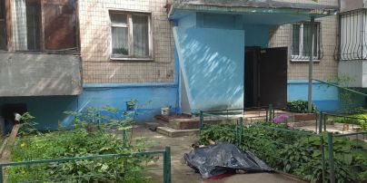 У Києві чоловік випав з вікна шостого поверху