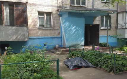 В Киеве мужчина выпал из окна шестого этажа